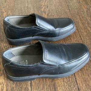 GEOX Boys Respira Loafers Black Leather Dress Shoes
Sz 1 US/32 EU
Gently used